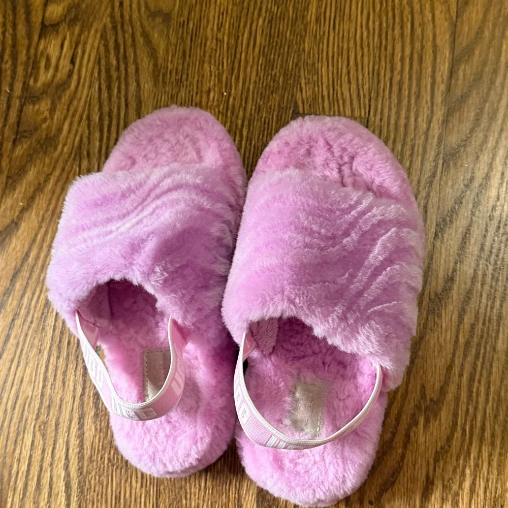 UGG Soft Girls Pink Fluffy Slippers Size 1
